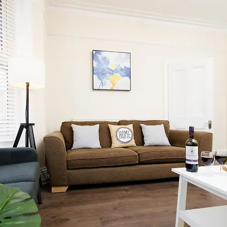 بيت للعطل 46 Ashville Avenue