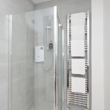 46 Ashville Avenue * سكرابورو